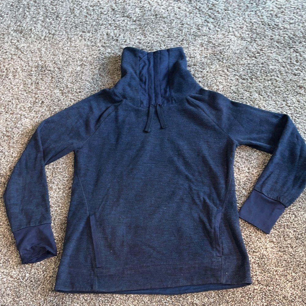 Old Navy active wear Size Medium Navy turtle neck with functional front pocket